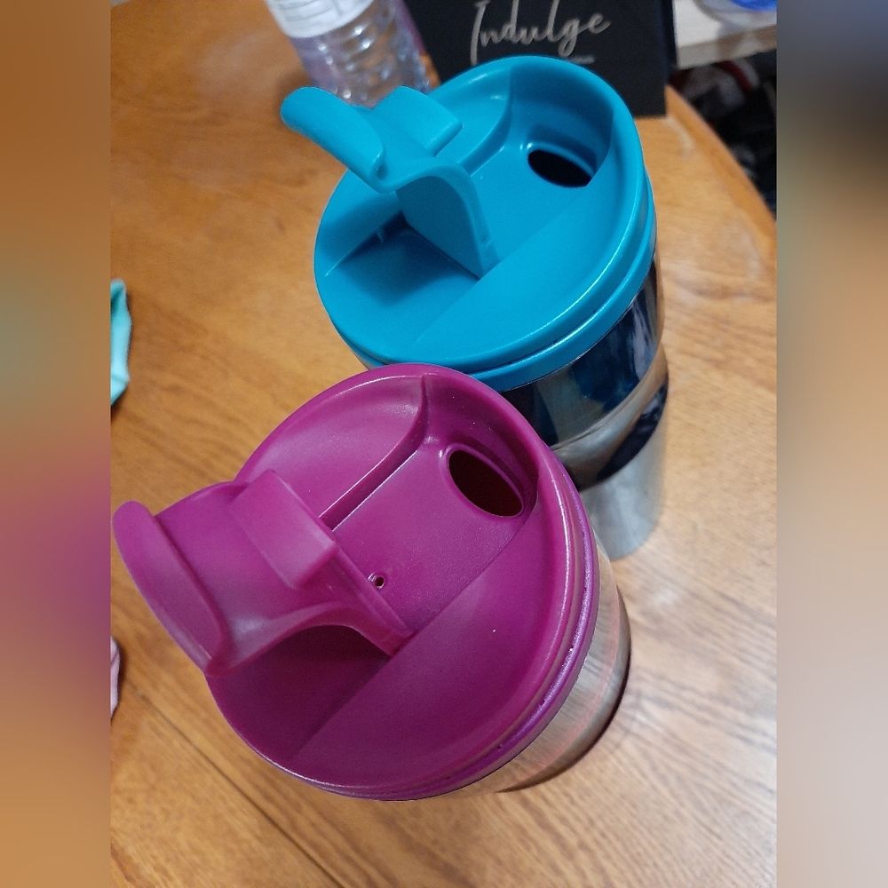 2 Travel Cups - Picture 2 of 4